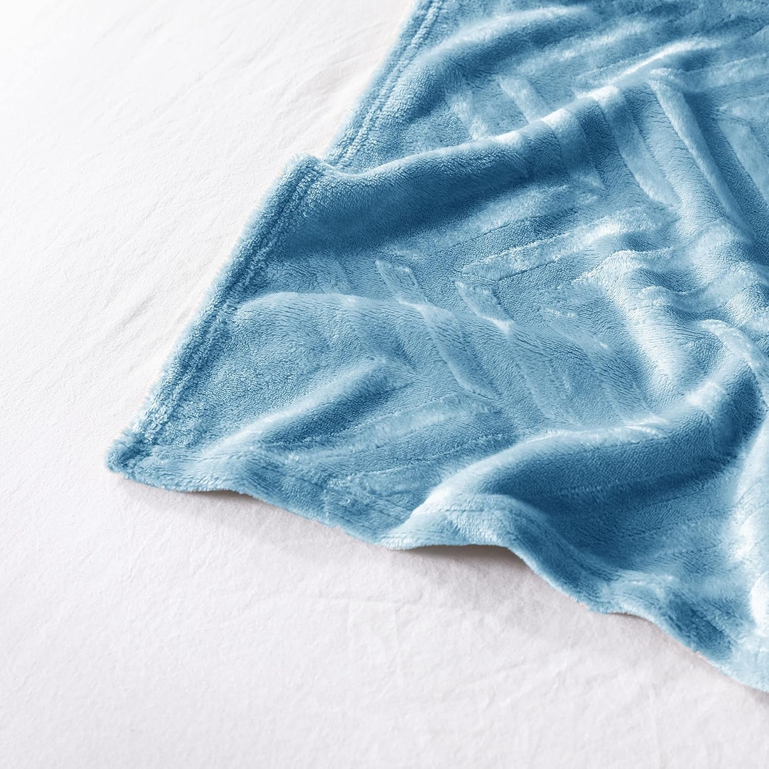 Flannel Fleece Twin Size Bed Blanket, Twin XL Lightweight Breathable Soft Bedspread Plush Fluffy Coverlet Chevron Design Decorative Blanket for All Season, 90X66 Inch, Stone Blue