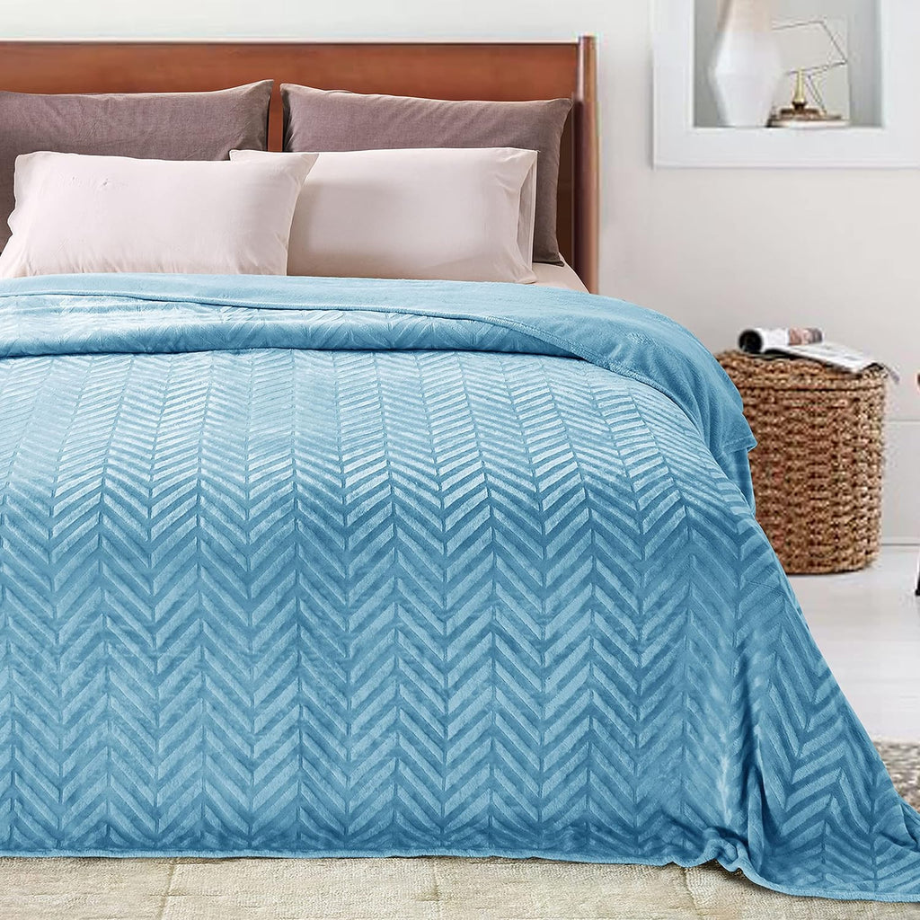 Flannel Fleece Twin Size Bed Blanket, Twin XL Lightweight Breathable Soft Bedspread Plush Fluffy Coverlet Chevron Design Decorative Blanket for All Season, 90X66 Inch, Stone Blue